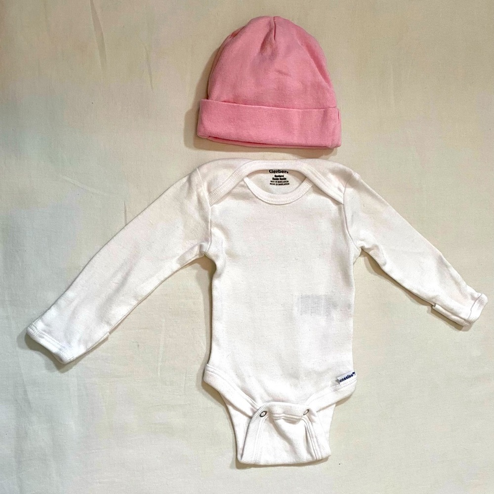 Gerber Baby newborn long sleeve cotton onesies short white bodysuit w. pink hat.